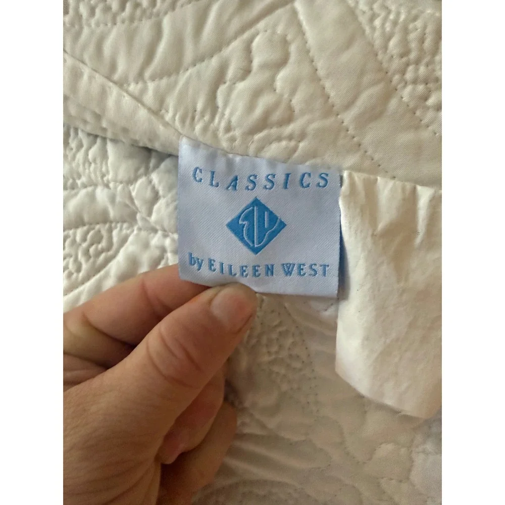 Vintage Queen Classics by Eileen West Cream Matelasse Quilt Coverlet Bedspread